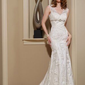 10 BRAND NEW WEDDING DRESSES for $2,750, Size 2